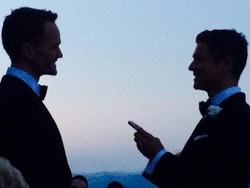 Neil Patrick Harris Resmi Nikahi Pasangan Gay-nya