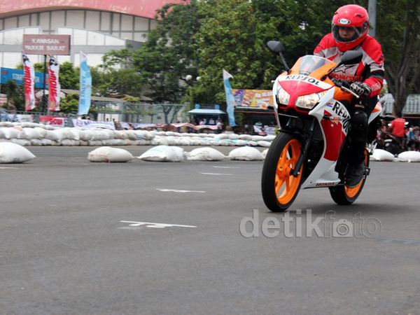 Menjajal Honda CBR 150R di Sirkuit Kemayoran