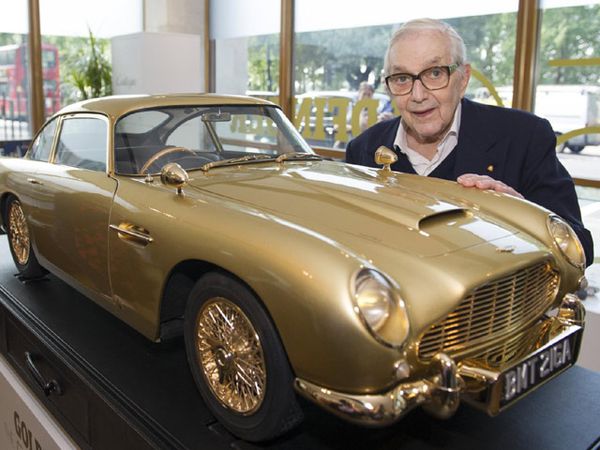 Miniatur Mobil Seharga Rp 1 M