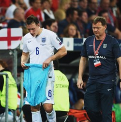 Phil Jones Cedera Hamstring