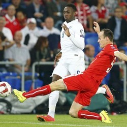 Dua Gol Welbeck Menangkan Inggris atas Swiss