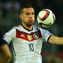 Podolski Belum Berencana Pensiun dari Timnas