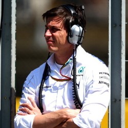 Wolff Bantah Tersenyum Lihat Kesalahan Rosberg di Monza