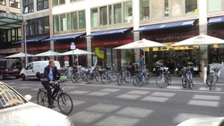 Di Berlin Pesepeda dan Pejalan Kaki Begitu Dimanja, Apa Jakarta Bisa?