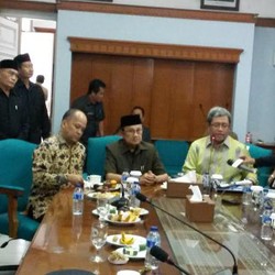 Ingin Pesawat R80 Terbang Perdana di Bandara Kertajati, BJ Habibie Temui Aher