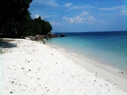 Jatuh Cinta Pada Pasir Seputih Kapas di Belitung