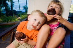 Si Kecil Doyan Cokelat? Perhatikan Hal Ini Saat Memberikan Cokelat