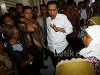 Jokowi Dengarkan Keluhan Warga