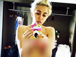 Jejeran Selebriti yang Selfie Cuma Pakai Underwear