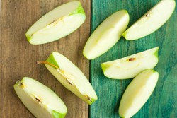 Agar Apel Tak Kecokelatan Setelah Dipotong, Olesi Garam, Air jeruk Lemon dan Madu (1)