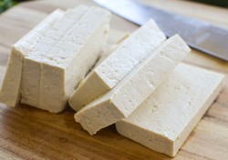 Menyimpan Tahu agar Tidak Asam