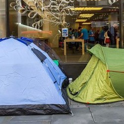 Wah, Pengangguran Ini Sudah Antre iPhone 6