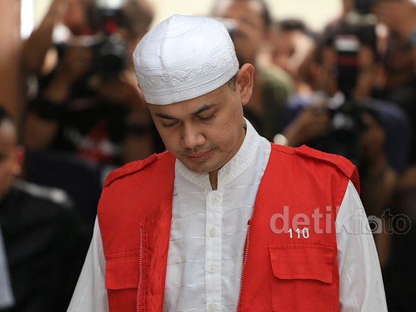 Divonis 6 Bulan, Guntur Bumi Tertunduk Lesu