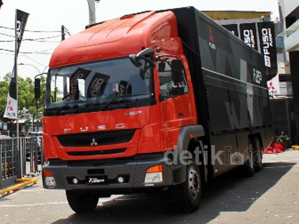 Mitsubishi Luncurkan Fuso dan Truck Center