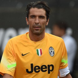 Buffon Takkan Buru-buru Perpanjang Kontrak
