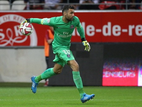 PSG Perpanjang Kontrak Sirigu