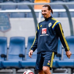 Dituduh Menyikut Alaba, Ibra: Hukum Saja Aku 40 Laga