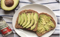Orang Amerika Sedang Gandrung Sarapan Avocado Toast, Roti Panggang Oles Alpukat