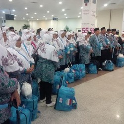 Sobek Paspor, 6 Jamaah Haji RI Sempat Tertahan Imigrasi Bandara Jeddah