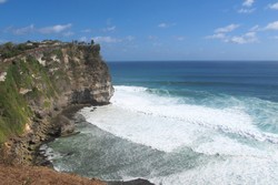Ini Tempat Melihat Gaharnya Ombak Samudera Hindia di Bali