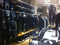 G-Star Raw Tampilkan Koleksi Terbaru untuk Wanita Edgy dan Sporty