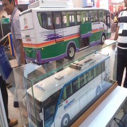 Si Seksi Ini Ikut Mejeng di Pameran Transportasi