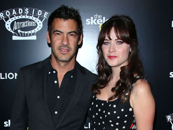 Zooey Deschanel dan Pacar Kompak Serba Hitam