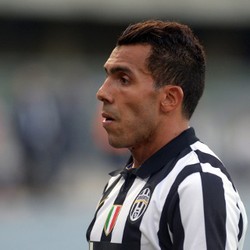Cedera Saat Latihan, Tevez Diprediksi Lewatkan Tiga Laga Juve