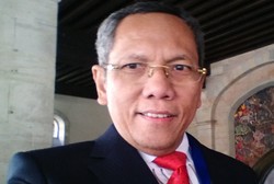 Kisah Prof Tjandra Yoga yang Jadi Dokter Darurat di Pesawat