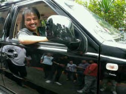 Roy Suryo: Semoga Menteri Mendatang Mau Naik Mobil Esemka