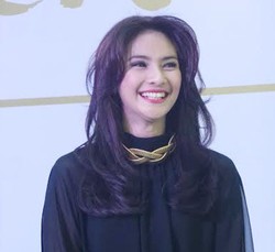 Foto: Cantiknya Maudy Koesnaedi Dalam Busana Serba Hitam