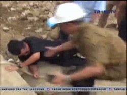 Duh, Gubernur Sulbar Jatuh Saat Blusukan