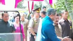 Presiden Yudhoyono Menjadi Sopir Jokowi