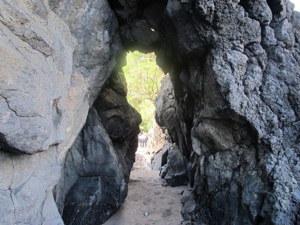 Batu Bolong, Tempat Unik Foto-foto di Lombok