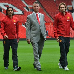 Sepakbola sebagai Anomali Bisnis