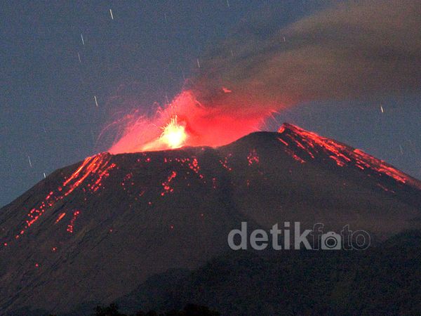 Saat Warga Penasaran Melihat Geliat Gunung Slamet