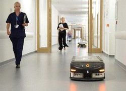 Robot Bantu Perawat Antarkan Makanan di Rumah Sakit Inggris Ini