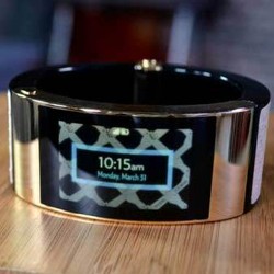 Intel Pamer Gelang dan Earphone Pintar