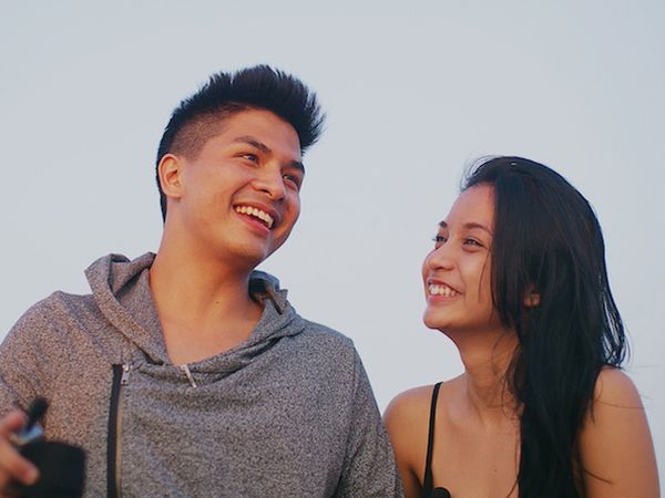 Kemesraan Chelsea Olivia dan Glenn Alinskie di Tengah Lautan