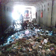 Duh, Gorong-gorong Banyu Urip Surabaya Penuh Sampah