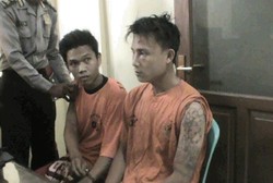 Curi Burung untuk Traktir Miras, 2 Pemuda ini Babak Belur Diamuk Warga