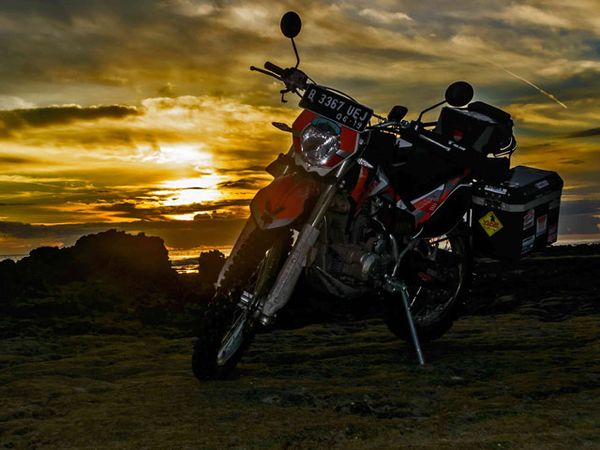 Naik Motor Trail Keliling Indonesia