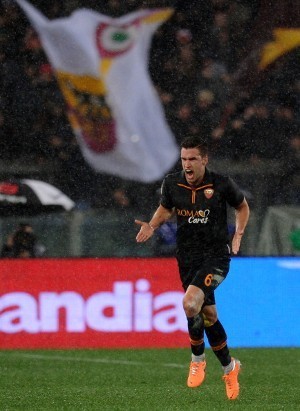 Roma Tegaskan Strootman Tak Akan Dijual