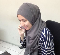 Persiapan ke New York, Mega Iskanti Magang di Redaksi Wolipop