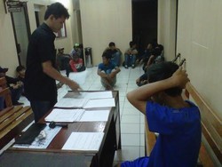 Polresta Depok Garuk Puluhan Preman dan Sita Ratusan Botol Miras