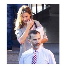 Foto: Cantiknya Ratu Letizia Tanpa Make-up Saat Antar Putrinya ke Sekolah