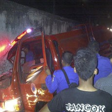 Mobil PMK Terguling Dalam Perjalanan Memadamkan Kebakaran