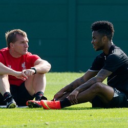Khawatir Antiklimaks Terlalu Cepat, Rodgers Minta Sterling Dilindungi