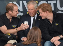 Momen Langka Keluarga Kerajaan Inggris: Pangeran William Pamer Foto Anaknya