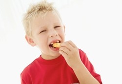 Sering Makan Junk Food Bikin Anak Rentan Kena Kanker? Ini Kata Dokter